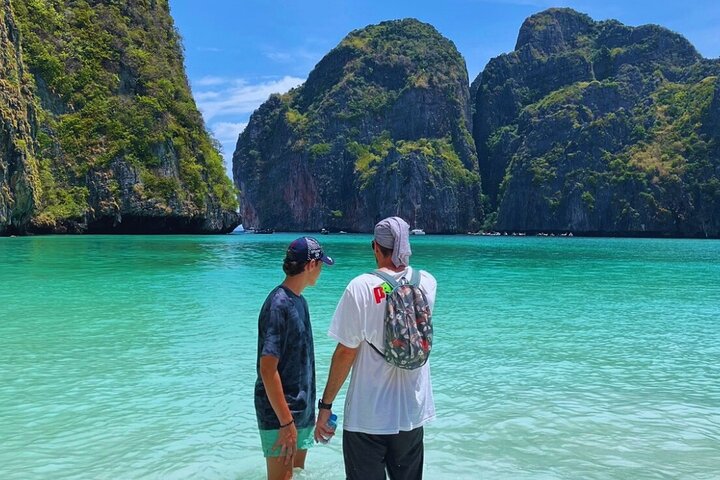 Island Hopping Extravaganza: Phi Phi & 4 Islands Speedboat Adventure!