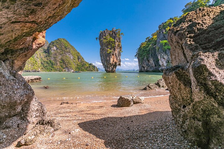 Phuket's Thrilling Phang Nga Bay Adventure: James Bond Island Speedboat Tour