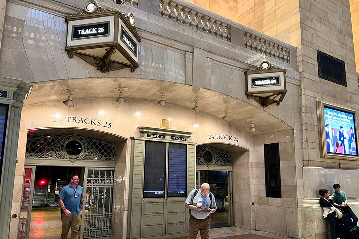 Uncover Grand Central's Secrets: A Historical & Mystical Journey