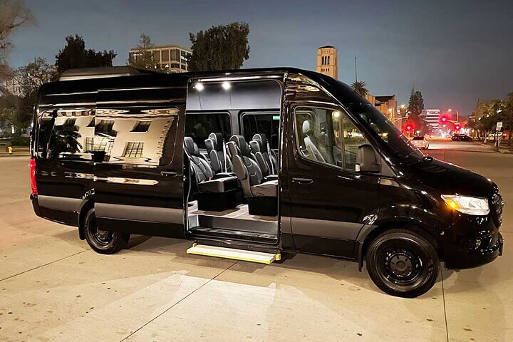 Stress-Free Philadelphia Airport Transfer: Private Minibus Service