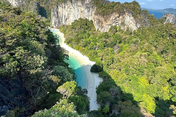 Krabi's Hong Islands: A Personalized Longtail Boat Adventure