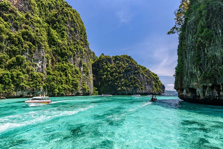Krabi's Island Escape: Early Bird Phi Phi & 4 Islands Tour