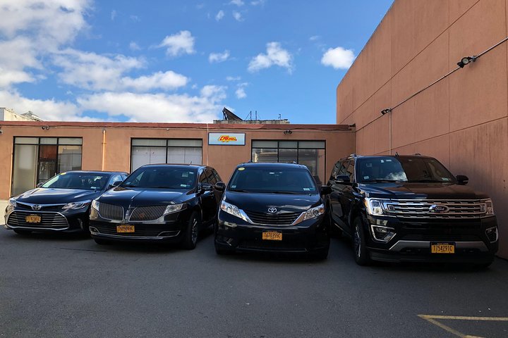 Stress-Free Brooklyn Airport Transfers: Private Rides to JFK, LGA, EWR