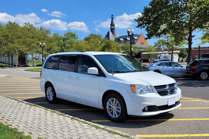 Effortless Cruise Transfers: XL Mini Van from EWR to Cape Liberty