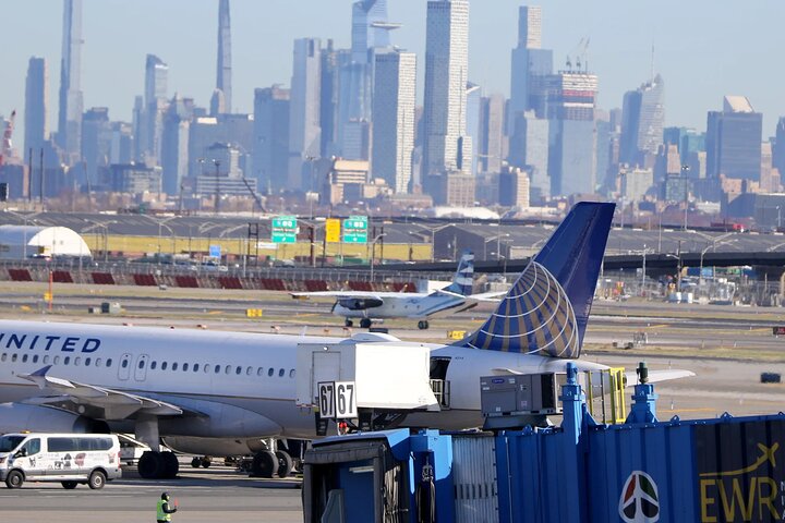 Stress-Free Newark Airport Transfers: Private Roundtrip in Style!