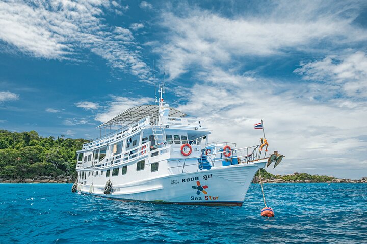 Similan Islands Snorkeling Liveaboard: Dive into Paradise!