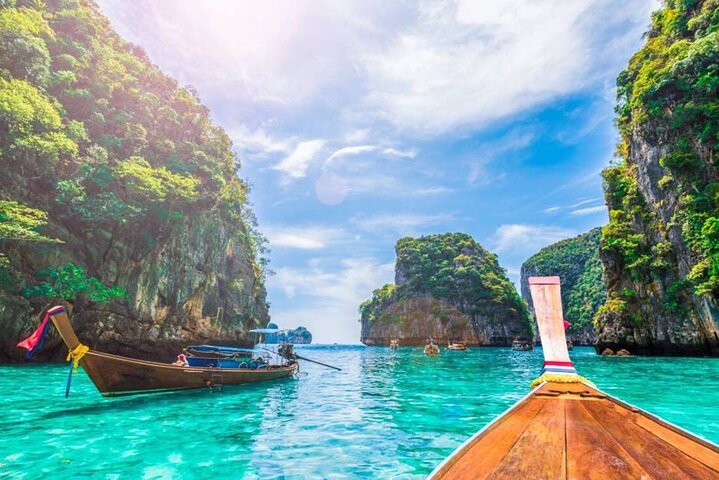 Phuket & Phi Phi Islands: Speedboat Adventure to Paradise!