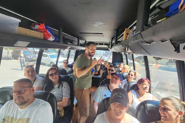 Laugh Your Way Through NYC: The Comedy Bus Tour Experience