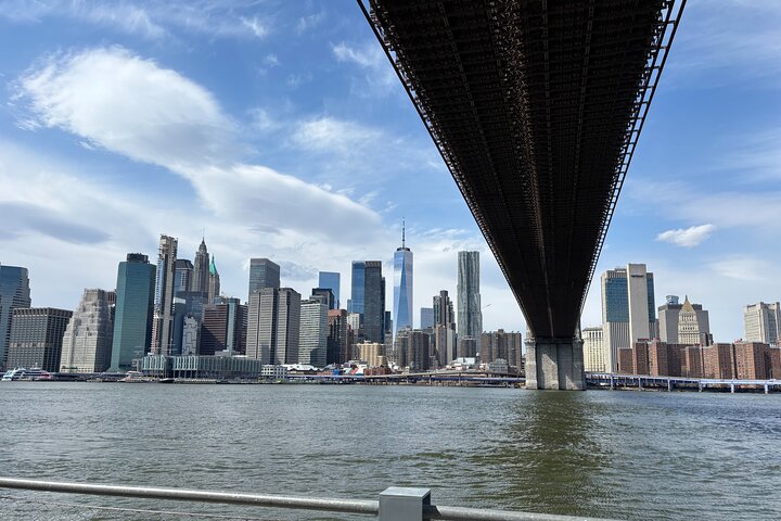 Brooklyn & Queens BQE Bike Tour: Capture NYC's Iconic Skyline!