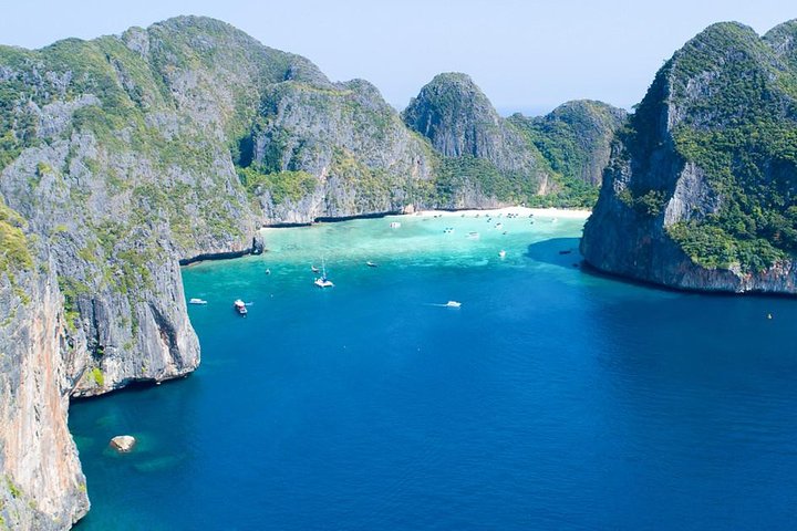 Discover Paradise: Private Speedboat to Phi Phi & Beyond!