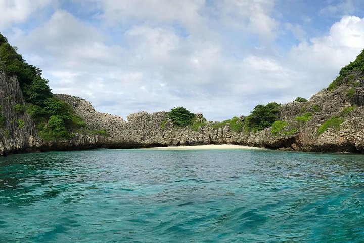 Discover Koh Lanta's Underwater Paradise: Snorkeling Tour to Rok & Haa Islands