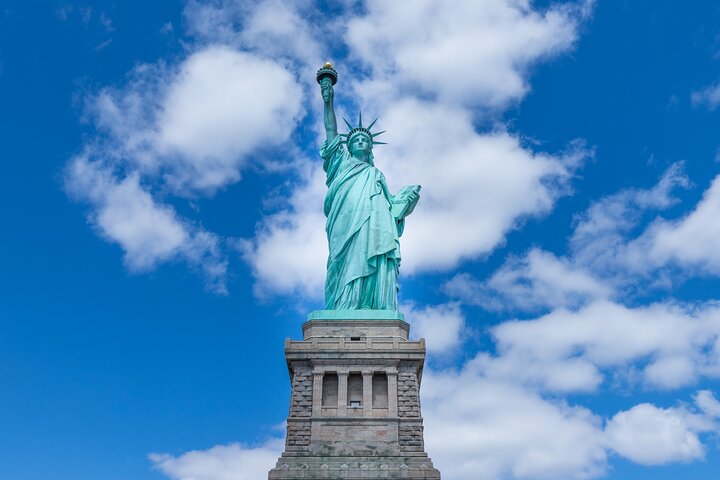 Unforgettable Holiday Magic: Day Trip to New York City from Baltimore