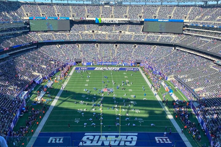 Giants Game Day: Experience the Roar at MetLife Stadium!