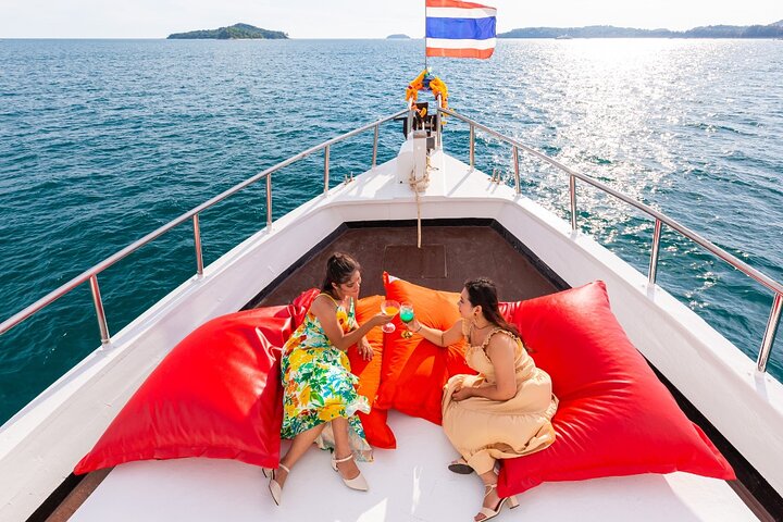 Phuket's Dazzling Sunset: A Symphony of Flavors & Views Dinner Cruise