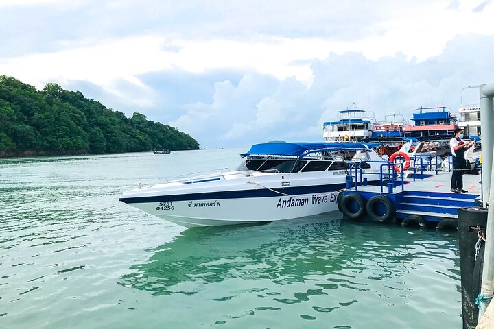 Speedboat Transfer: Phi Phi to Phuket - Fast & Convenient!