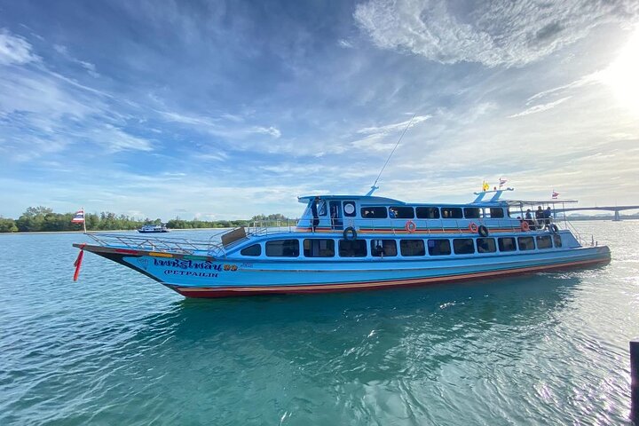 Seamless Island Hop: Lanta to Phi Phi Ferry Adventure