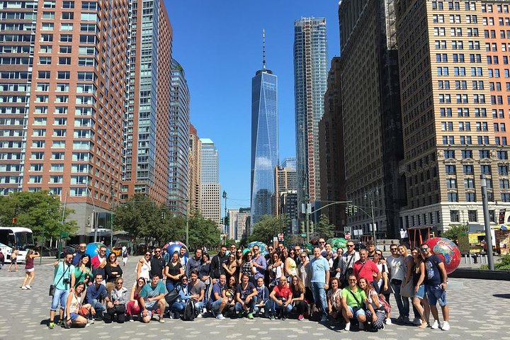 Discover NYC's Charm: An Immersive Italian Bus Tour Adventure!