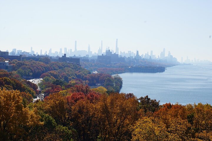 NYC's Dazzling Autumn Spectacle: Fall Foliage Cruise