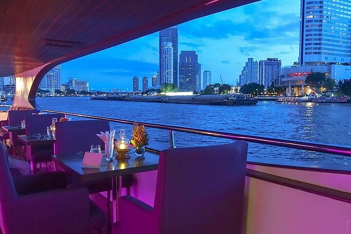 Bangkok's Grand Pearl Dinner Cruise: A River of Culinary Delights & Cultural Splendor