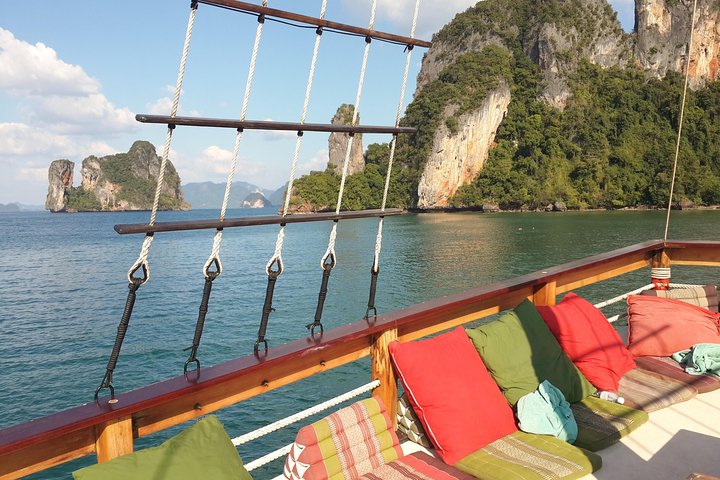 Phang Nga Bay Cruise: A Luxurious & Unforgettable Khao Lak Adventure