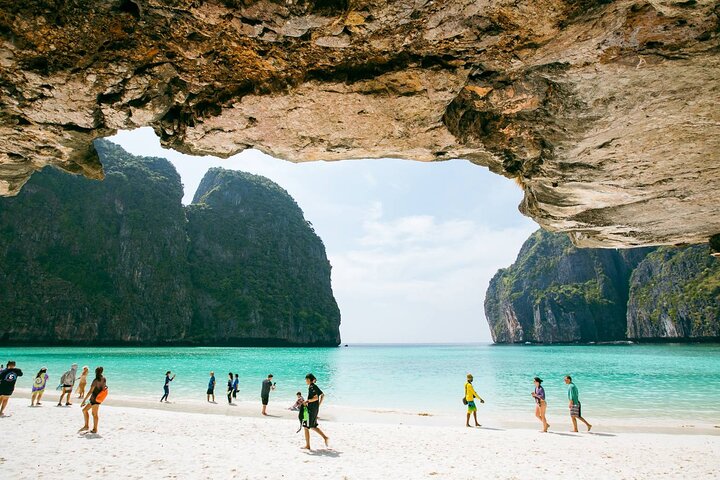 Unforgettable Phi Phi & Khai Islands Speedboat Adventure: Maya Bay & Beyond!