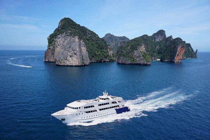 Seamless Ferry Transfers: Phuket, Phi Phi, and Krabi Adventures!