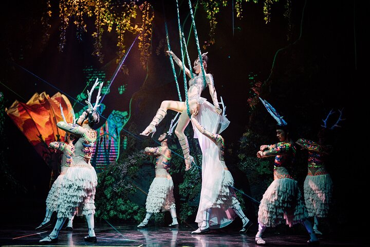 Phuket Simon Cabaret: A Dazzling Spectacle of Thailand's Ladyboy Artistry