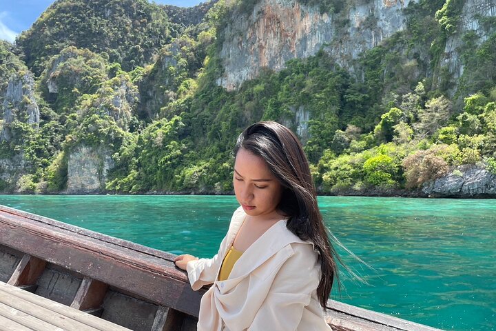 Discover Paradise: Phi Phi Islands Sunset Tour Adventure