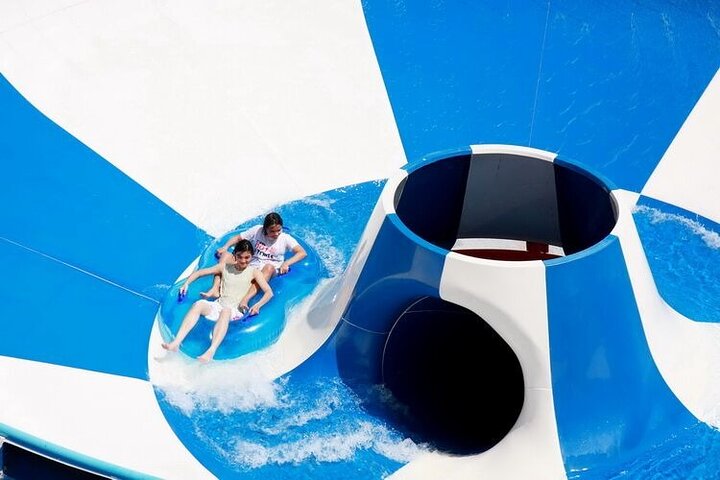 Phuket's Splash Jungle: Dive into Thrills & Family Fun!