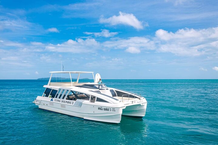 Phi Phi Islands Adventure: A Phuket Day Trip to Paradise