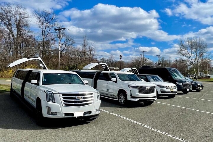 Experience New York: Luxury Limo & Private Car Service