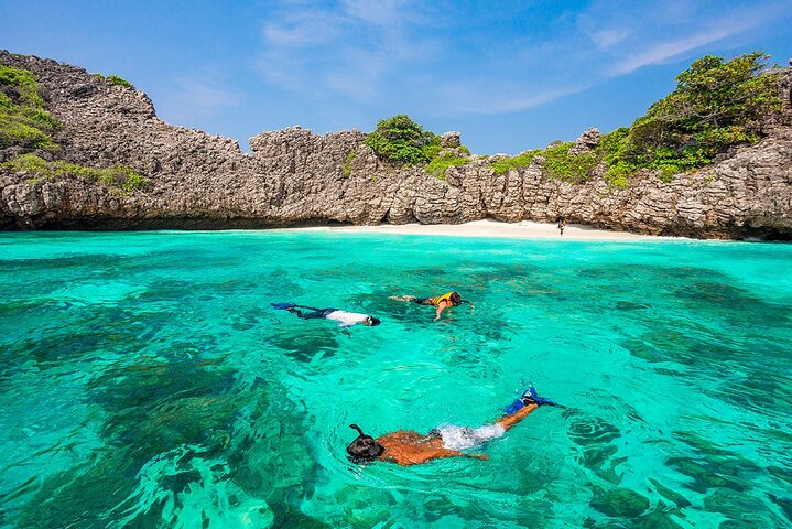 Discover Koh Rok & Haa: Phuket Snorkeling Paradise!