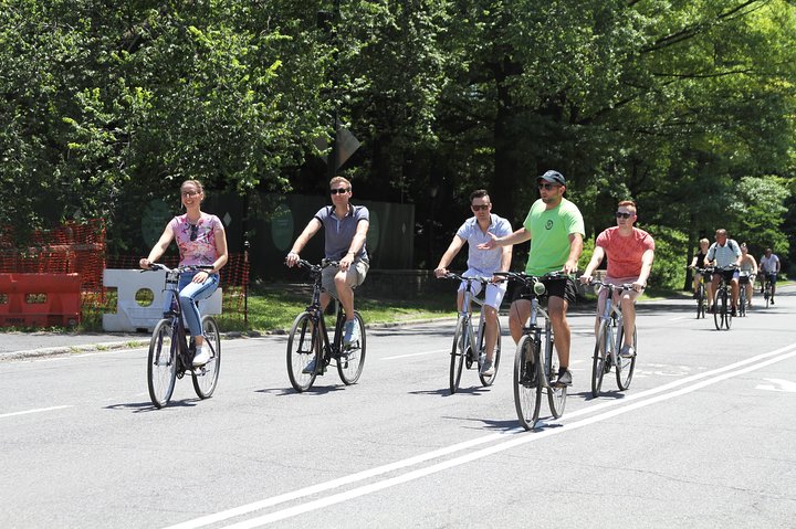 Central Park Bike Tour: Explore NYC's Green Oasis with Local Experts!