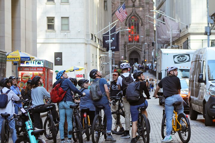 NYC Bike Adventure: Explore Iconic Landmarks & Hidden Gems!